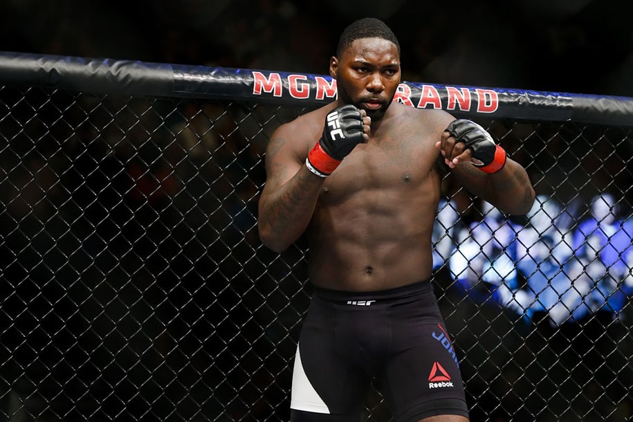“Rumble” Johnson gửi lời cảnh báo tới 2 hạng cân trước ngày trở lại